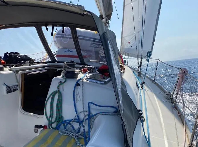 Úszó hotel Voilier Atypique & Navigation *