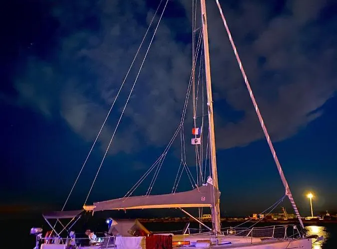 Voilier Atypique & Navigation Úszó hotel *